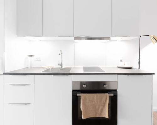 Opdag en kompakt toværelses lejebolig i Horsens, der er ideel for studerende. Nyd at bo til leje i en moderne toværelses lejlighed, kun en kort cykeltur fra byens centrum. Til boligen hører eget skur. Obs: denne bolig er spejlvendt ift. plantegning.