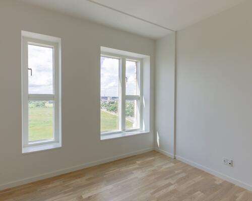 Højtbeliggende 3-værelses lejlighed med altan