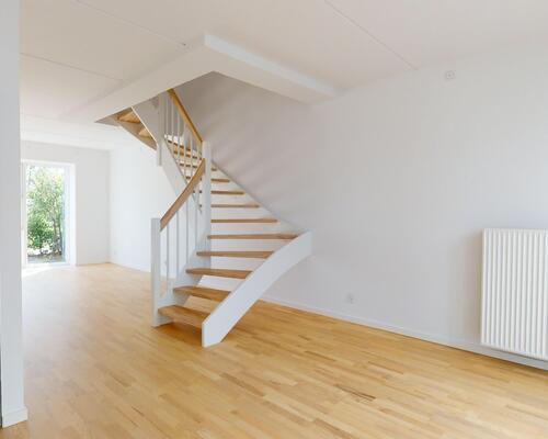 Charmerende og rummelig 3-etagers lejlighed i Valby