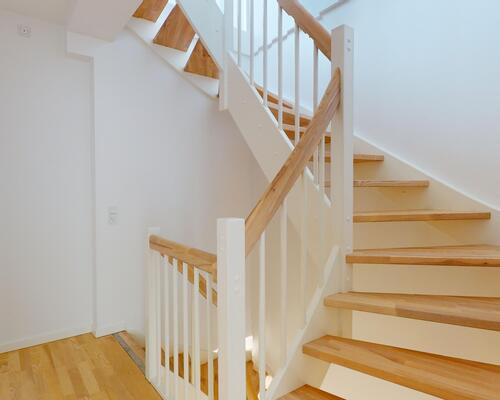 Charmerende og rummelig 3-etagers lejlighed i Valby