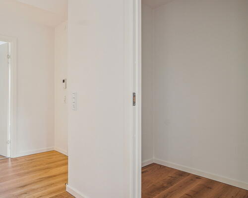 Rummelig og stilren 3-værelses lejlighed med stort køkken-alrum og stor altan ud til gården - Gulvarme i hele boligen!