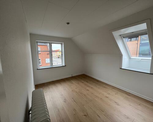 Stor og virkelig lækker lejlighed til leje nu i Viborg midtby