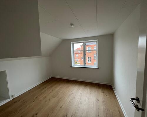 Stor og virkelig lækker lejlighed til leje nu i Viborg midtby