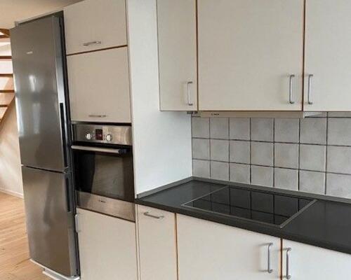 Skønt byhus i to plan - centralt i Hadsten og tæt på Århus