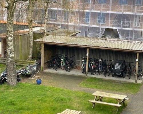 Lys 3-værelses med klassiske plankegulve