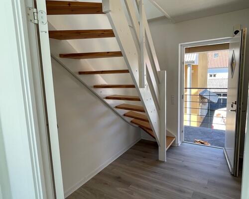 Nyrenoveret 2-værelses i to plan