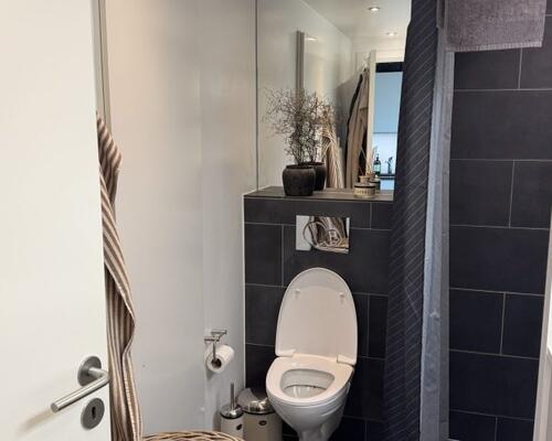 Lys og moderne 2-værelses lejlighed med altan udlejes i Aarhus C