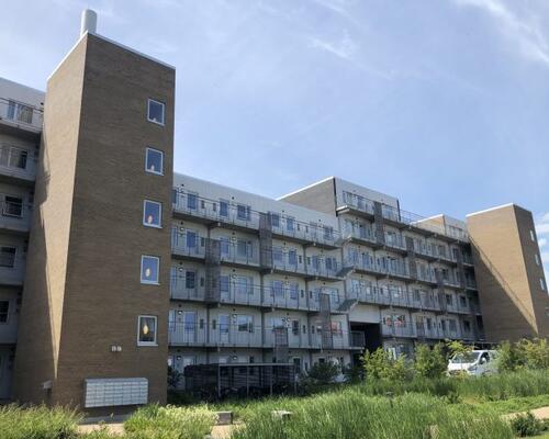 Lys og moderne 2-værelses lejlighed med altan udlejes i Aarhus C