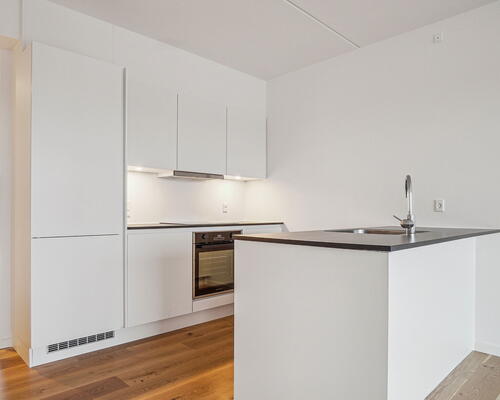 Rummelig og funktionel 3-værelses med stort køkken-alrum, walk-in-mulighed og hyggelig terrasse - Ingen bindingsperiode!