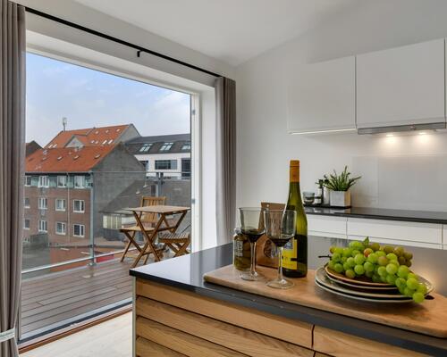 TOP LUKSUS NYRENOVERET 5-VÆRELSES LEJLIGHED