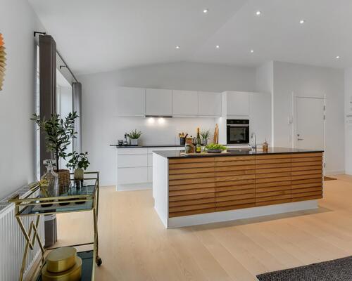 TOP LUKSUS NYRENOVERET 5-VÆRELSES LEJLIGHED