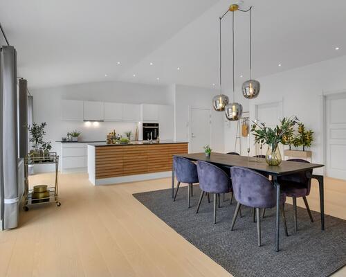 TOP LUKSUS NYRENOVERET 5-VÆRELSES LEJLIGHED