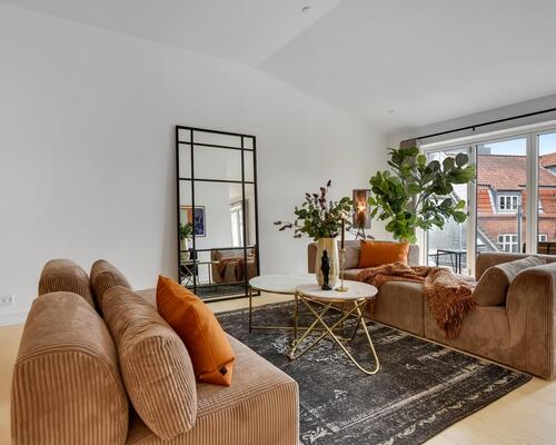 TOP LUKSUS NYRENOVERET 5-VÆRELSES LEJLIGHED