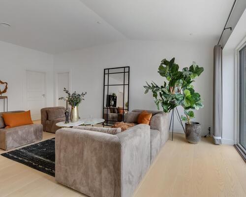 TOP LUKSUS NYRENOVERET 5-VÆRELSES LEJLIGHED