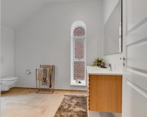 TOP LUKSUS NYRENOVERET 5-VÆRELSES LEJLIGHED