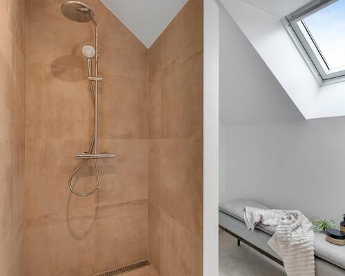 TOP LUKSUS NYRENOVERET 5-VÆRELSES LEJLIGHED