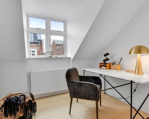 TOP LUKSUS NYRENOVERET 5-VÆRELSES LEJLIGHED