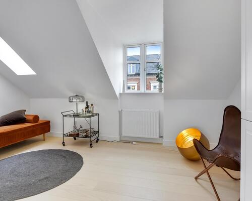 TOP LUKSUS NYRENOVERET 5-VÆRELSES LEJLIGHED