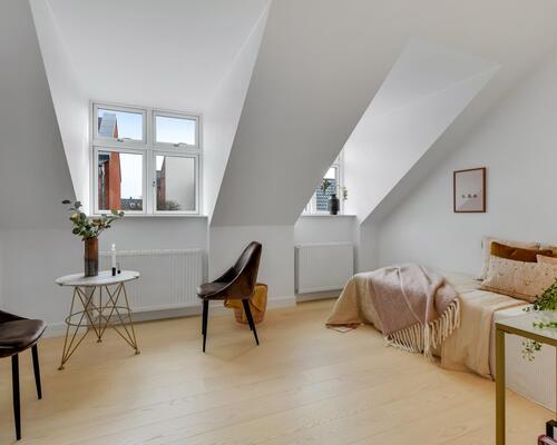 TOP LUKSUS NYRENOVERET 5-VÆRELSES LEJLIGHED