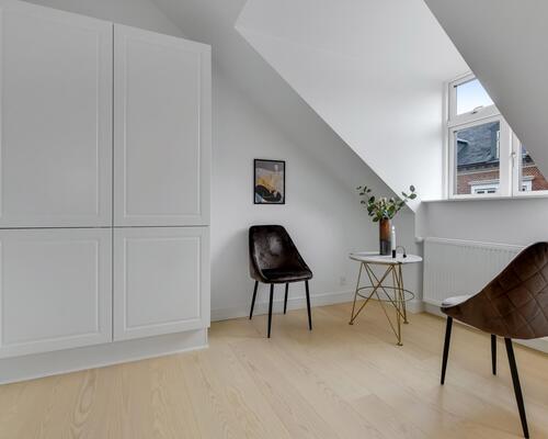 TOP LUKSUS NYRENOVERET 5-VÆRELSES LEJLIGHED