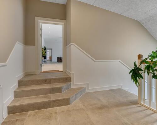 TOP LUKSUS NYRENOVERET 5-VÆRELSES LEJLIGHED