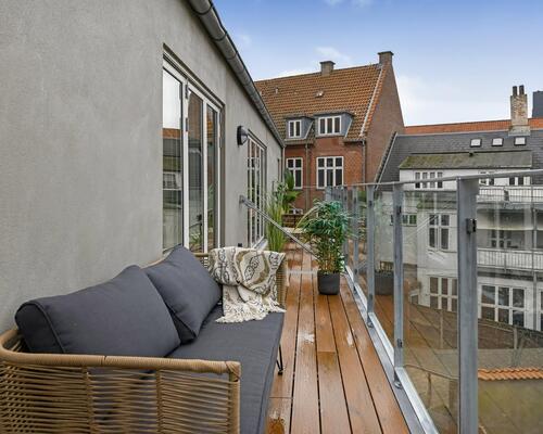 TOP LUKSUS NYRENOVERET 5-VÆRELSES LEJLIGHED