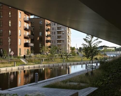 Højtbeliggende 3-værelses lejlighed med to altaner