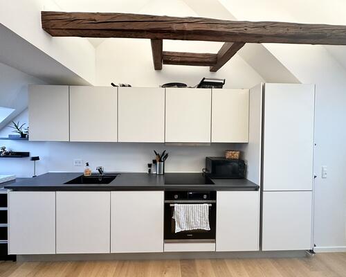 Hyggelig 1-værelses lejlighed med charme og lysindfald