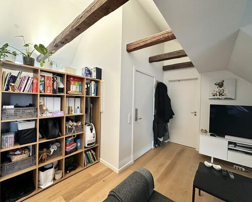 Hyggelig 1-værelses lejlighed med charme og lysindfald