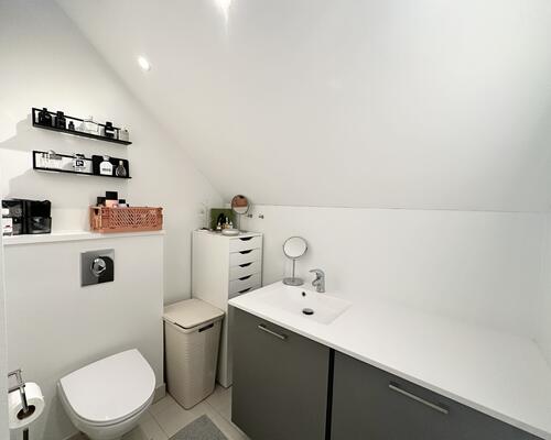 Hyggelig 1-værelses lejlighed med charme og lysindfald