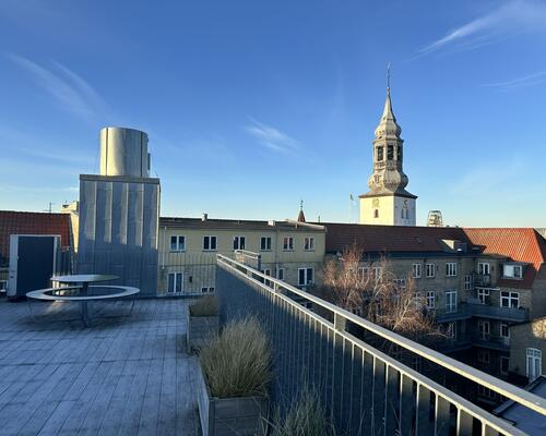 Hyggelig 1-værelses lejlighed med charme og lysindfald