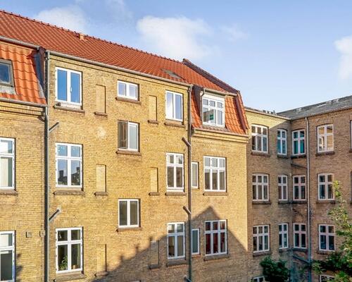 Hyggelig 3. sals lejlighed uden overbo og udsigt til åen