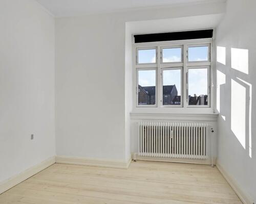 Hyggelig 3. sals lejlighed uden overbo og udsigt til åen
