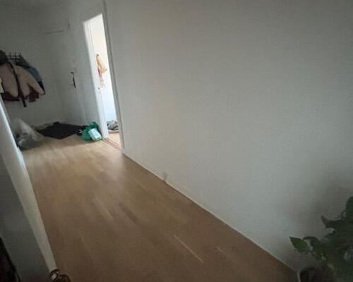 Stor 2. værelses lejlighed - nyere køkken og badeværelse