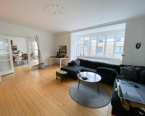 Dejlig 4-værelses lejlighed med to stuer en-suite