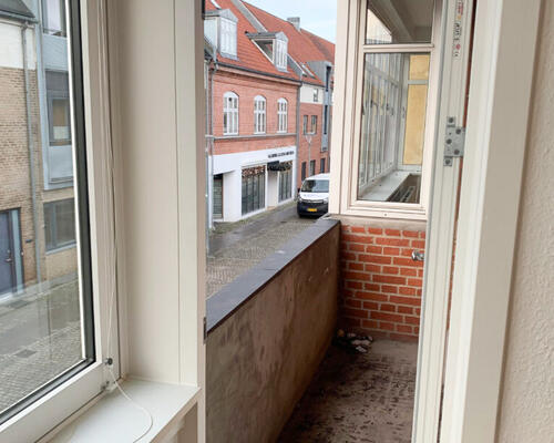 Dejlig 4-værelses lejlighed med to stuer en-suite