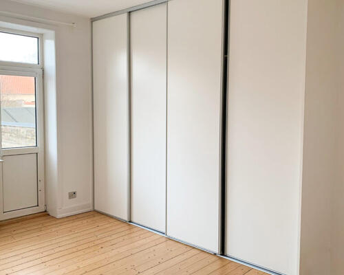 Dejlig 4-værelses lejlighed med to stuer en-suite