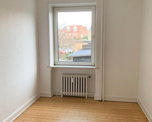 Dejlig 4-værelses lejlighed med to stuer en-suite