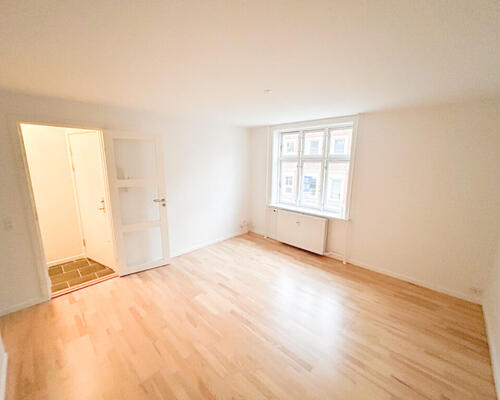 Dejlig 2-værelses lejlighed med altan til foråret