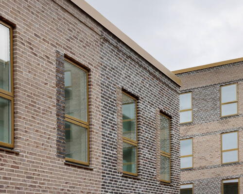 4-værelses rækkehus med moderne køkken og dejlig sydvendt terrasse og have - Perfekt til hele familien! Ingen bindingsperiode