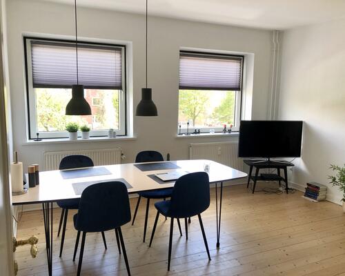 Lys og rummelig lejlighed i hjertet af Aalborg