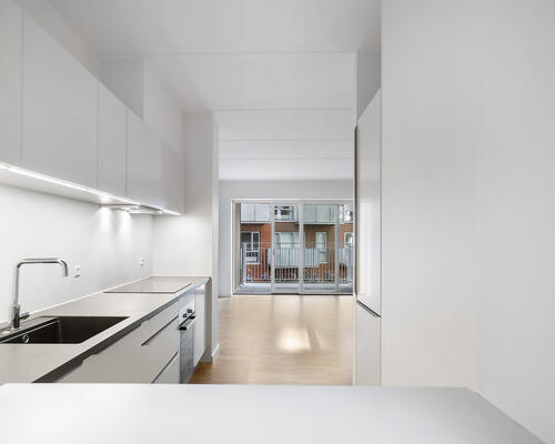 Indbydende lejlighed med altan i hjertet af Aalborg