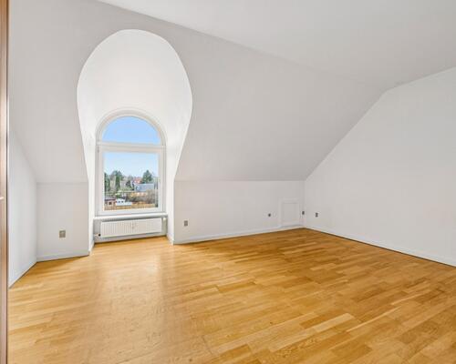 Lys og centralt beliggende 3-værelses lejlighed i Haslev