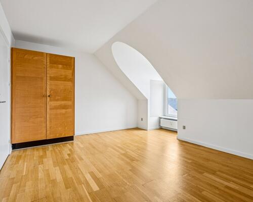 Lys og centralt beliggende 3-værelses lejlighed i Haslev