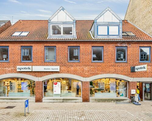 Lys og centralt beliggende 3-værelses lejlighed i Haslev