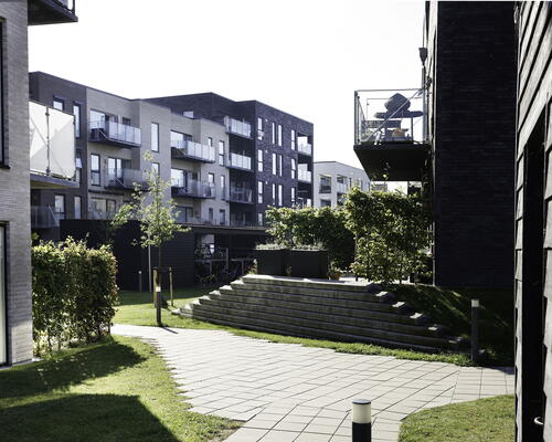 Egedal Stationsby - Spændende 5-værelses bolig i 2 plan med terrasse samt altan