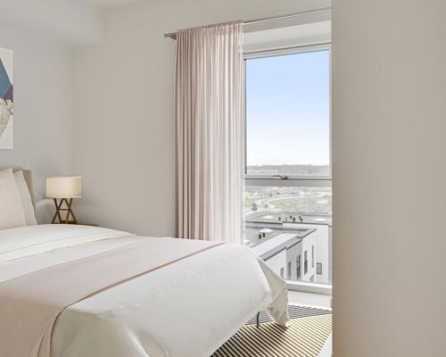 Kun 2 måneders depositum. Delevenlig stor 3-værelses lejlighed med altan