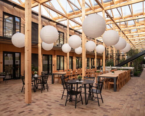 Moderne bolig med tre værelser og privat terrasse. Skræddersyet til dig over 50 år uden hjemmeboende børn