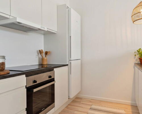 Moderne bolig med tre værelser og privat terrasse. Skræddersyet til dig over 50 år uden hjemmeboende børn