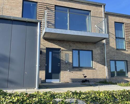 Skønt rækkehus med havkig i Troense
